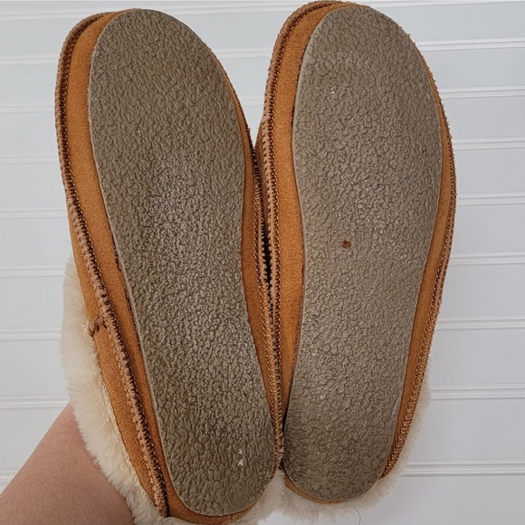 Minnetonka Women's Slippers - Picture 11 of 11